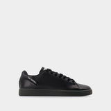 Orion Sneakers in Black Leather