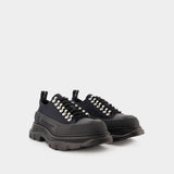 Tread Slick Sneakers - Alexander Mcqueen - Black/Silver - Canva