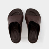 Nuvola Mules in Brown Leather