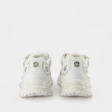 Nucleo trainers in white