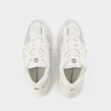 Nucleo trainers in white