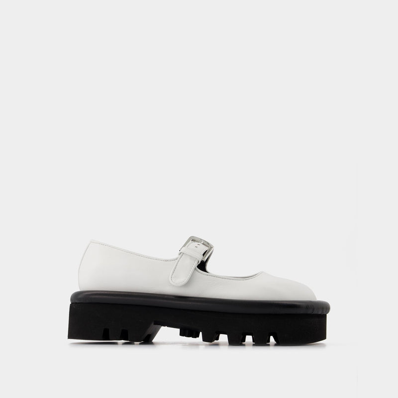 Bumper Chunky Flats in White Leather