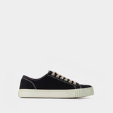 Sneakers Tabi Low in Black and White Leather