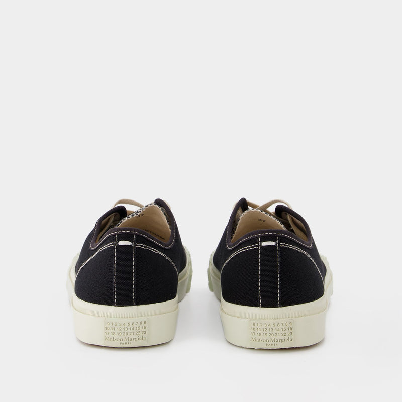 Sneakers Tabi Low in Black and White Leather