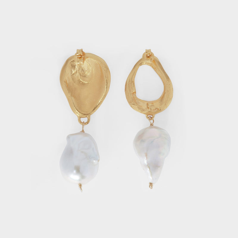 The Infernal Storm Earrings in Gold Plated Bronze and Freshawater Pearl