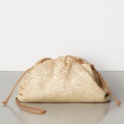 Bottega Veneta The Pouch 20 Clutch In Beige Craquele Leather